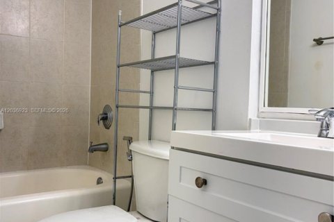 Apartment in Doral, Florida 3 bedrooms, 103.03 sq.m. № 2170065 - photo 9
