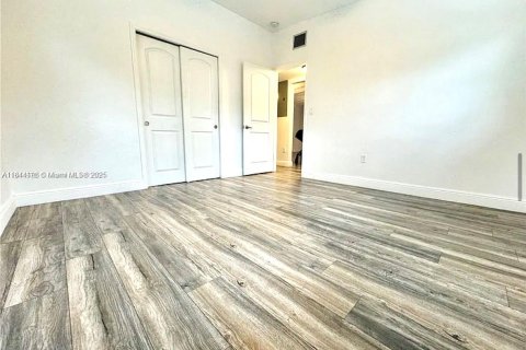 Casa en venta en North Miami, Florida, 3 dormitorios, 152.45 m2 № 1839678 - foto 11