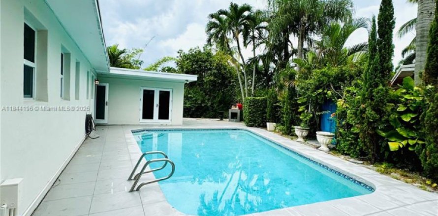Casa en North Miami, Florida 3 dormitorios, 152.45 m2 № 1839678