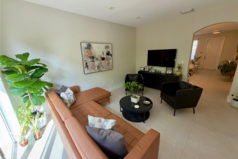 Townhouse in Miami, Florida 3 bedrooms, 163.32 sq.m. № 2043214 - photo 5