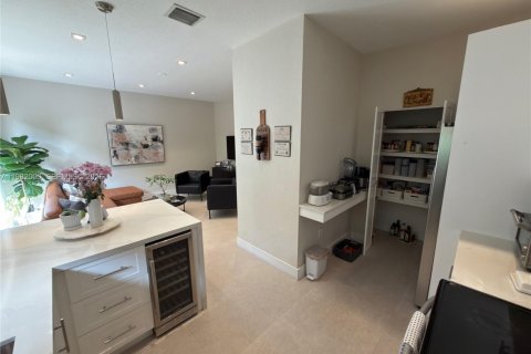 Townhouse in Miami, Florida 3 bedrooms, 163.32 sq.m. № 2043214 - photo 13