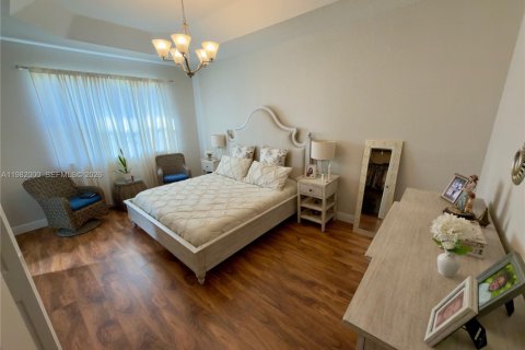 Townhouse in Miami, Florida 3 bedrooms, 163.32 sq.m. № 2043214 - photo 19