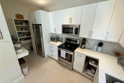 Townhouse in Miami, Florida 3 bedrooms, 163.32 sq.m. № 2043214 - photo 12