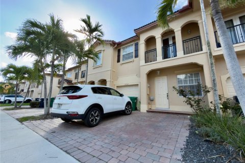 Townhouse in Miami, Florida 3 bedrooms, 163.32 sq.m. № 2043214 - photo 3