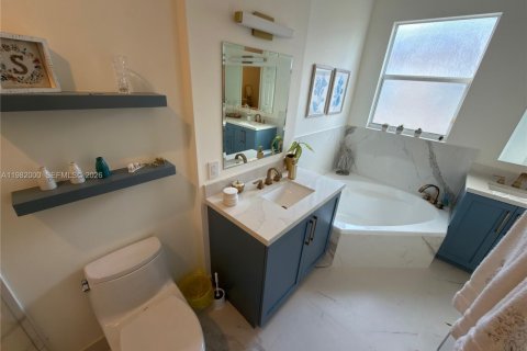 Townhouse in Miami, Florida 3 bedrooms, 163.32 sq.m. № 2043214 - photo 24
