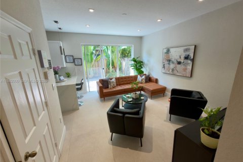 Townhouse in Miami, Florida 3 bedrooms, 163.32 sq.m. № 2043214 - photo 6