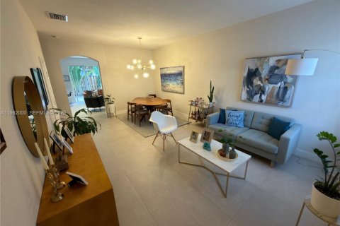 Townhouse in Miami, Florida 3 bedrooms, 163.32 sq.m. № 2043214 - photo 8