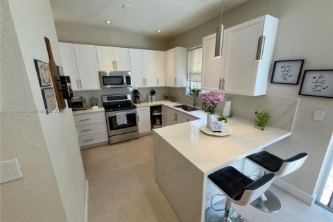 Townhouse in Miami, Florida 3 bedrooms, 163.32 sq.m. № 2043214 - photo 11