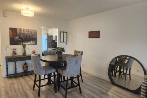 Copropriété à vendre à Boynton Beach, Floride: 2 chambres, 67.73 m2 № 1999605 - photo 3