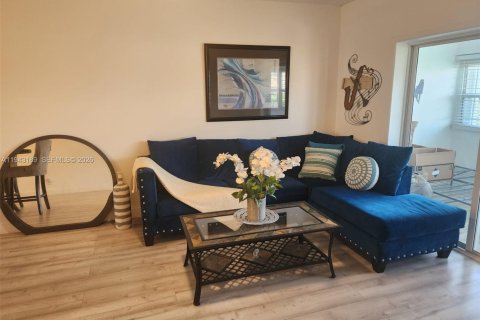 Copropriété à vendre à Boynton Beach, Floride: 2 chambres, 67.73 m2 № 1999605 - photo 2