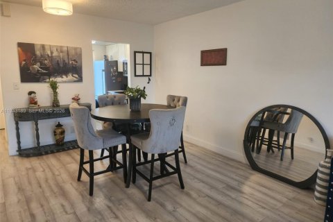 Copropriété à vendre à Boynton Beach, Floride: 2 chambres, 67.73 m2 № 1999605 - photo 4