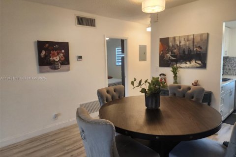 Copropriété à vendre à Boynton Beach, Floride: 2 chambres, 67.73 m2 № 1999605 - photo 5