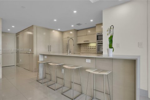 Condo in Miami Beach, Florida, 2 bedrooms  № 1994070 - photo 27