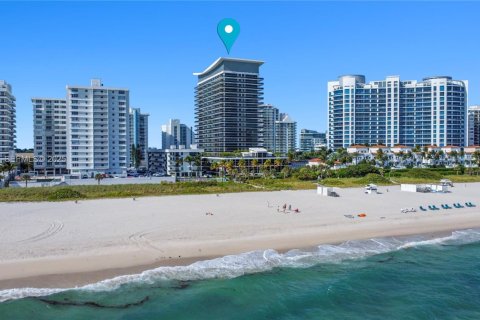 Condo in Miami Beach, Florida, 2 bedrooms  № 1994070 - photo 12