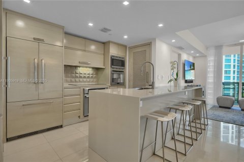 Condo in Miami Beach, Florida, 2 bedrooms  № 1994070 - photo 24
