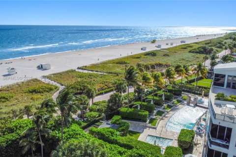 Condo in Miami Beach, Florida, 2 bedrooms  № 1994070 - photo 17