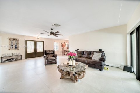 Casa en venta en Palmetto Bay, Florida, 3 dormitorios, 201.78 m2 № 2031567 - foto 8