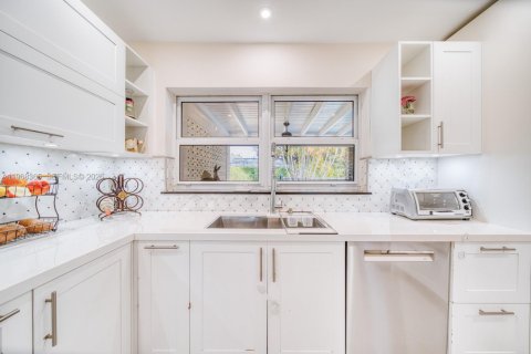 Casa en venta en Palmetto Bay, Florida, 3 dormitorios, 201.78 m2 № 2031567 - foto 14