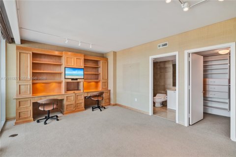 Condo in Aventura, Florida, 2 bedrooms  № 2074955 - photo 18