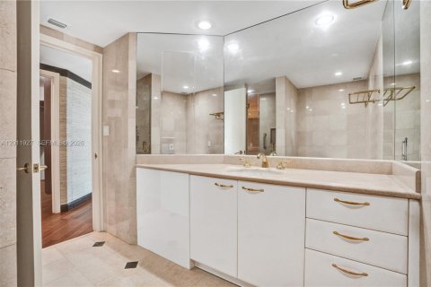 Condo in Aventura, Florida, 2 bedrooms  № 2074955 - photo 29