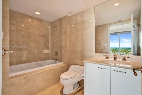 Condo in Aventura, Florida, 2 bedrooms  № 2074955 - photo 19