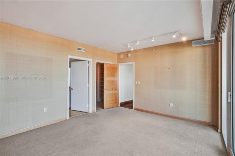 Condo in Aventura, Florida, 2 bedrooms  № 2074955 - photo 17