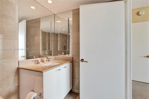 Condo in Aventura, Florida, 2 bedrooms  № 2074955 - photo 20