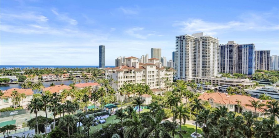 Condo in Aventura, Florida, 2 bedrooms  № 2074955