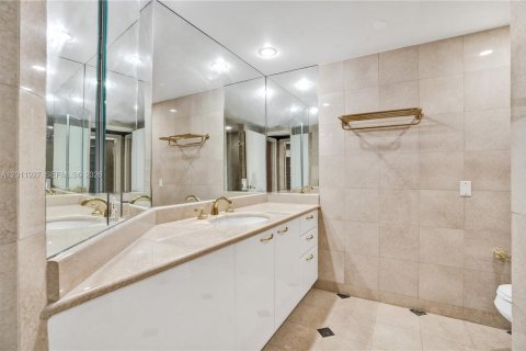 Condo in Aventura, Florida, 2 bedrooms  № 2074955 - photo 28