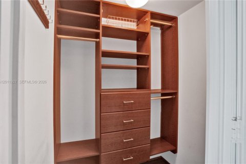 Condo in Aventura, Florida, 2 bedrooms  № 2074955 - photo 27
