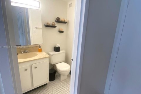 Condominio en alquiler en Sunny Isles Beach, Florida, 1 dormitorio, 71.26 m2 № 1893291 - foto 12