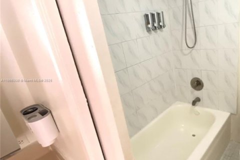 Condominio en alquiler en Sunny Isles Beach, Florida, 1 dormitorio, 71.26 m2 № 1893291 - foto 10