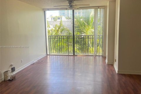 Condo in Sunny Isles Beach, Florida, 1 bedroom  № 1893291 - photo 5