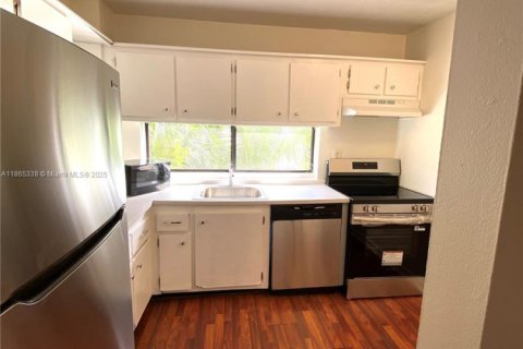 Condominio en alquiler en Sunny Isles Beach, Florida, 1 dormitorio, 71.26 m2 № 1893291 - foto 9