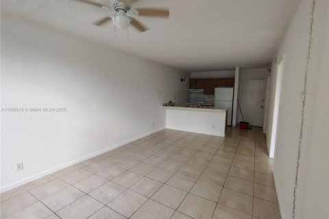 Condominio en venta en Coral Springs, Florida, 1 dormitorio, 56.3 m2 № 1877791 - foto 1