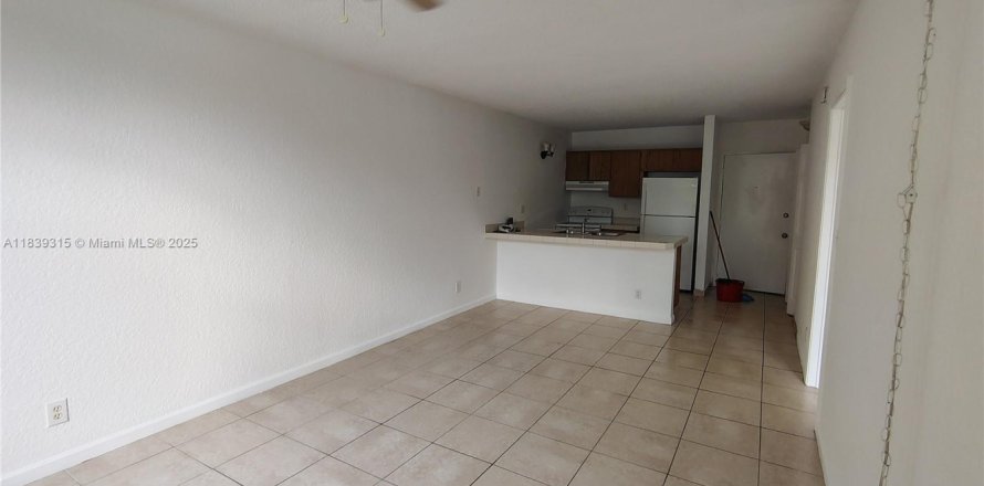 Condominio en Coral Springs, Florida, 1 dormitorio  № 1877791
