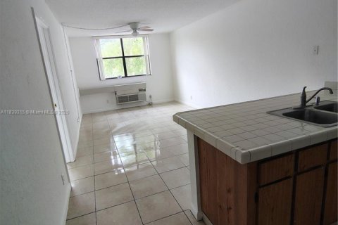 Condominio en venta en Coral Springs, Florida, 1 dormitorio, 56.3 m2 № 1877791 - foto 3