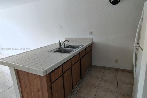 Condominio en venta en Coral Springs, Florida, 1 dormitorio, 56.3 m2 № 1877791 - foto 2