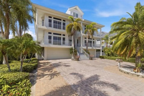 House in Belleair, Florida 5 bedrooms, 466.74 sq.m. № 2221421 - photo 2