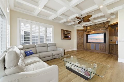 House in Belleair, Florida 5 bedrooms, 466.74 sq.m. № 2221421 - photo 18