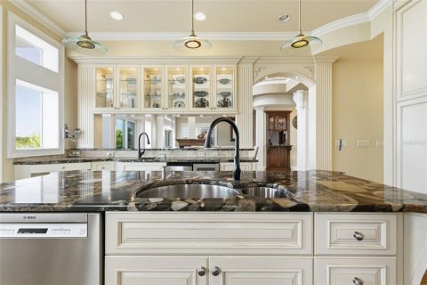 House in Belleair, Florida 5 bedrooms, 466.74 sq.m. № 2221421 - photo 26