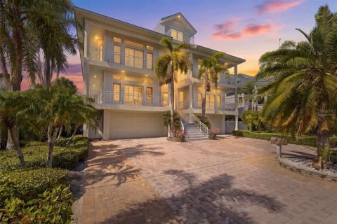 House in Belleair, Florida 5 bedrooms, 466.74 sq.m. № 2221421 - photo 5