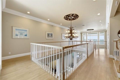 House in Belleair, Florida 5 bedrooms, 466.74 sq.m. № 2221421 - photo 13