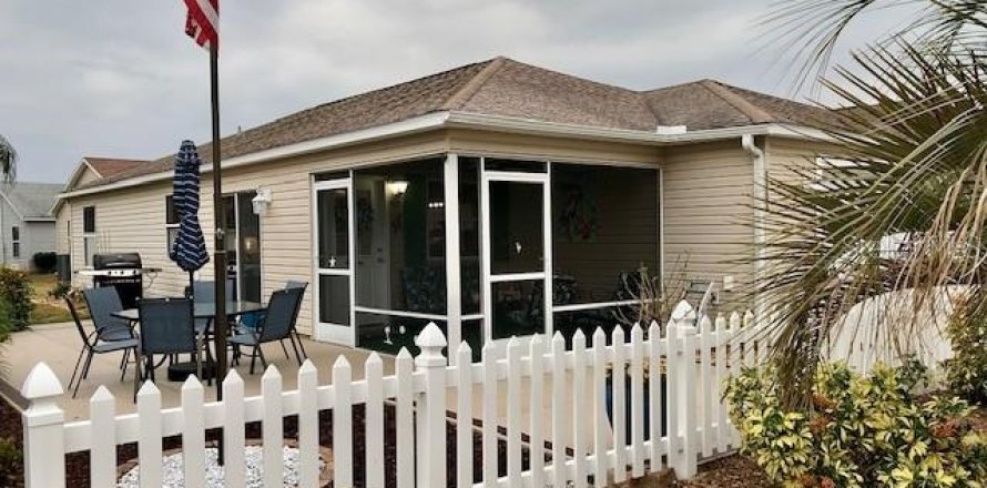 House in The Villages, Florida 2 bedrooms, 107.4 sq.m. № 1513100