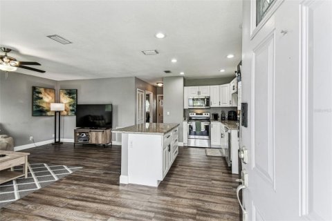Casa en venta en Saint Petersburg, Florida, 3 dormitorios, 107.02 m2 № 1681755 - foto 3