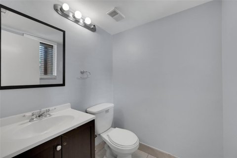Condo in Plantation, Florida, 3 bedrooms № 2189680 - photo 23