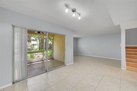 Condo in Plantation, Florida, 3 bedrooms № 2189680 - photo 6