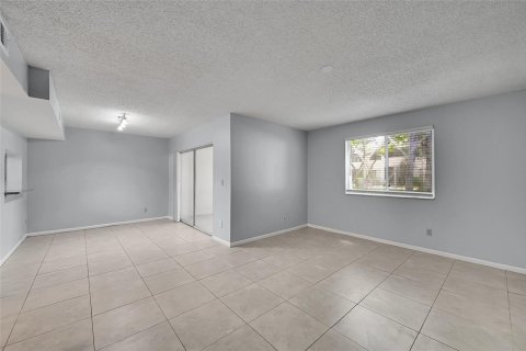 Condo in Plantation, Florida, 3 bedrooms № 2189680 - photo 3