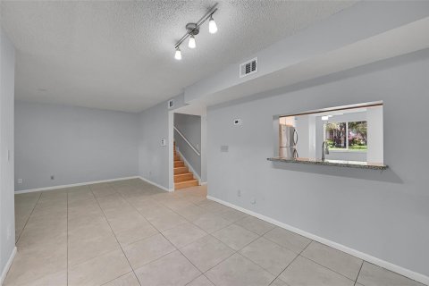 Condo in Plantation, Florida, 3 bedrooms № 2189680 - photo 5