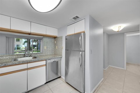 Condo in Plantation, Florida, 3 bedrooms № 2189680 - photo 9